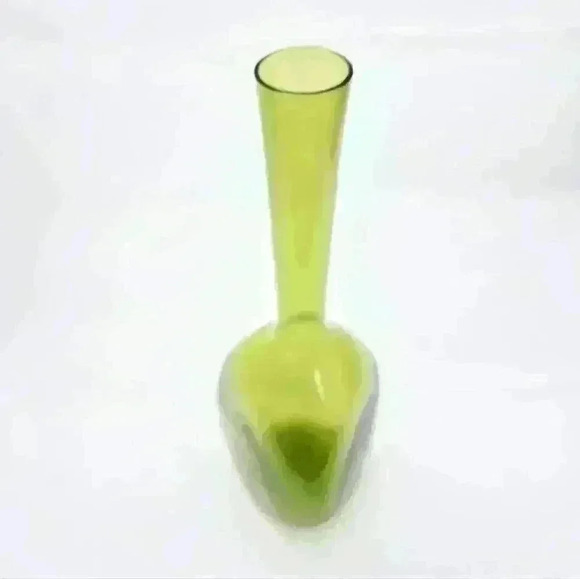 1960's Art Glass Green Vase with flattened sides - Picture 3 of 7